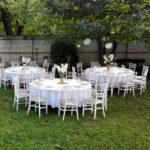 Bele tiffani stolice za proslave na otvorenom
